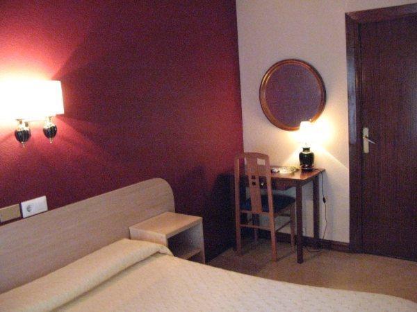 Hotel Achuri Vitoria-Gasteiz Zimmer foto